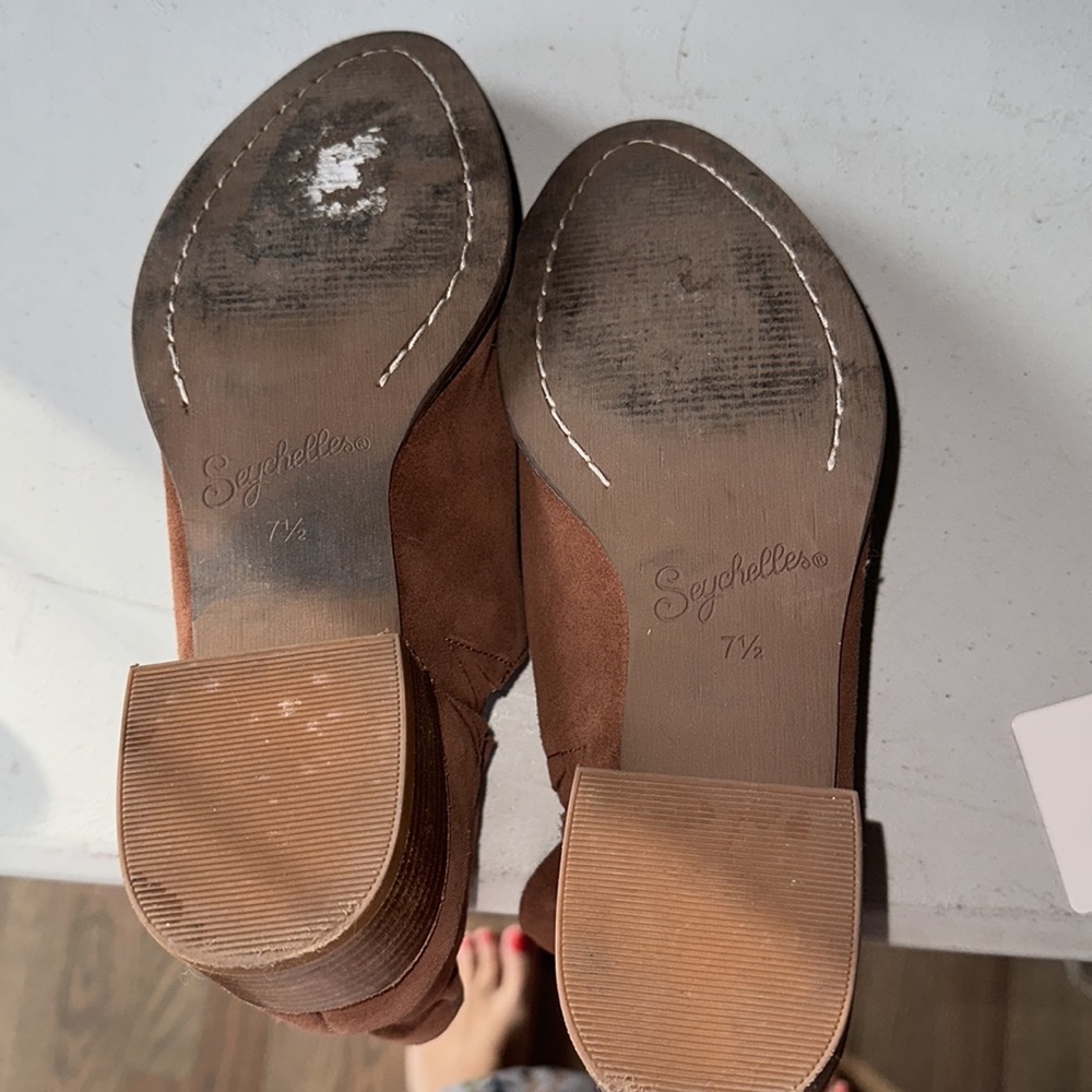 Excellent condition darling Seychelles booties - Picture 2 of 4